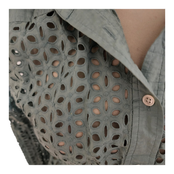 Club Monaco eyelet embroidery button down size large - Picture 5 of 5